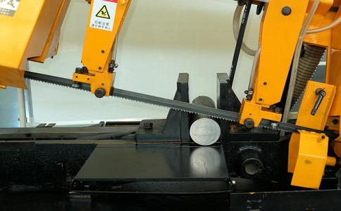 上思数控带锯床自动送料精度会出现偏差吗？