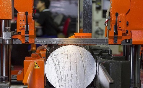 上思立式金属带锯床切削出现跑带故障解决方法！